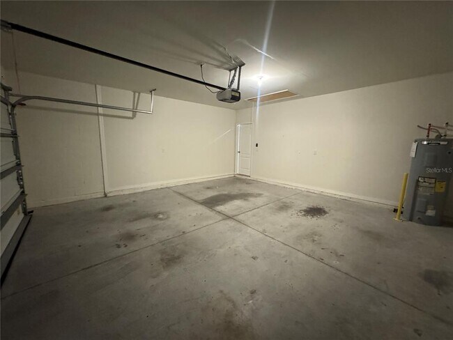 Building Photo - 404 Tanglewood Dr