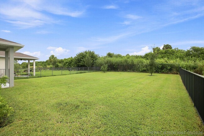Building Photo - 484 Cherimoya St