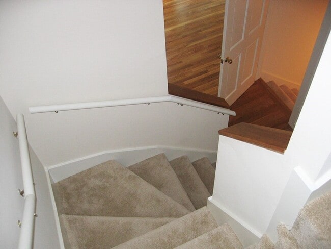 Building Photo - 13 Roberts Rd