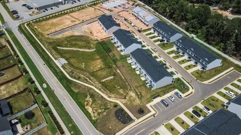 Building Photo - 118 McLauren Pl