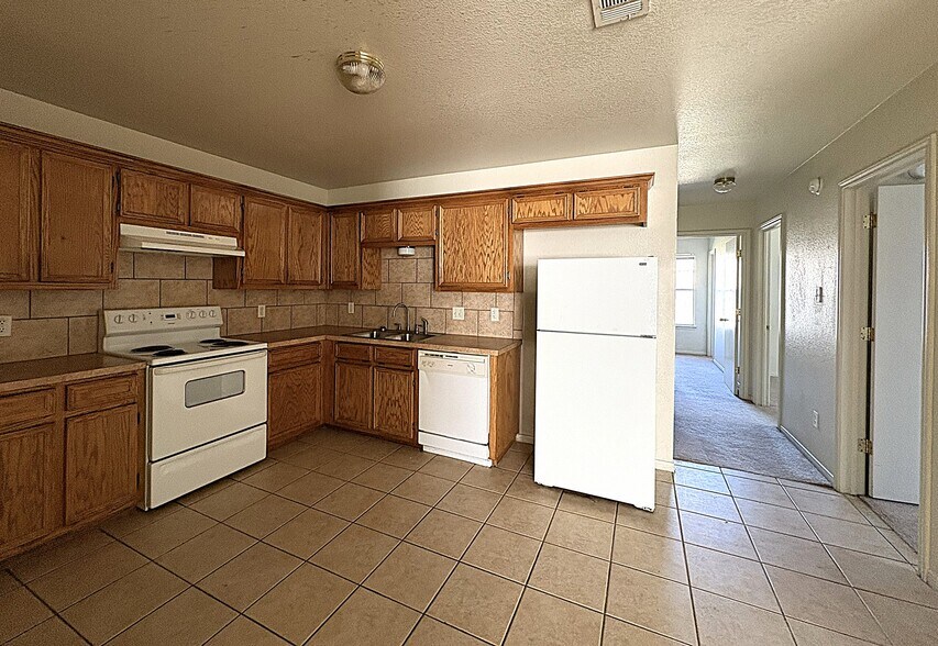 Building Photo - 509 Primrose Dr