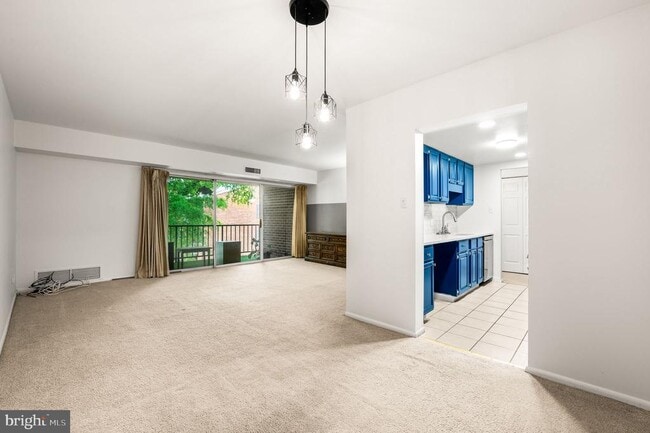Building Photo - 288 Drummers Ln