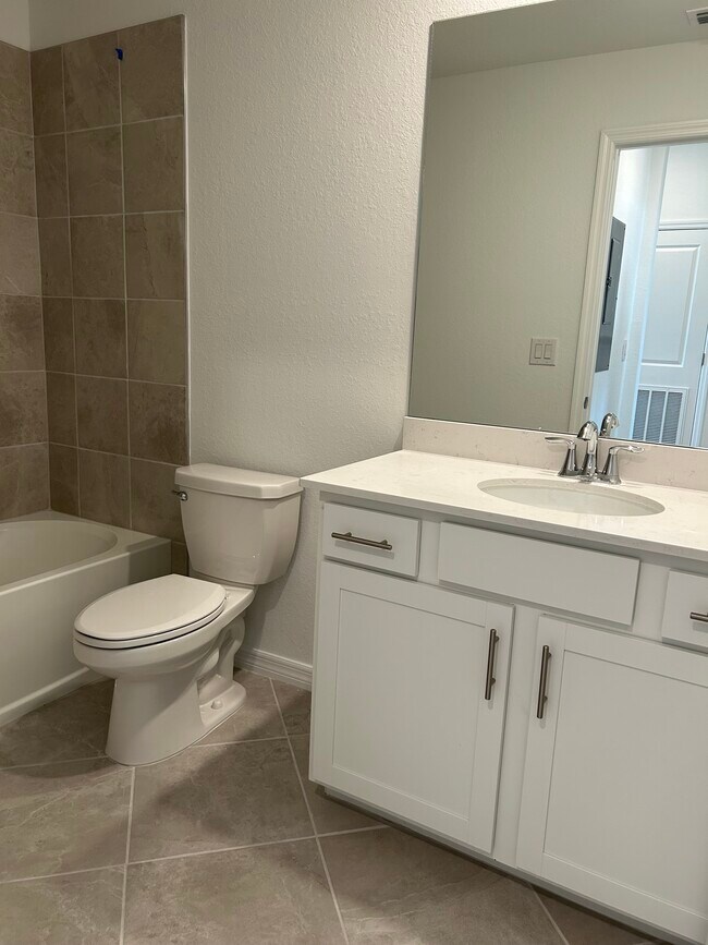 Building Photo - 12180 Wellen Golf St