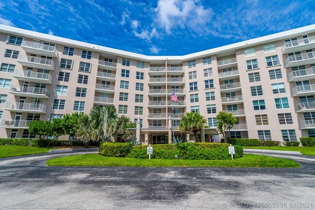 Building Photo - 2851 S Ocean Blvd