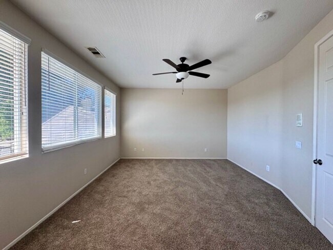 Building Photo - Beautiful 4 Bedroom + Office Home for Lease