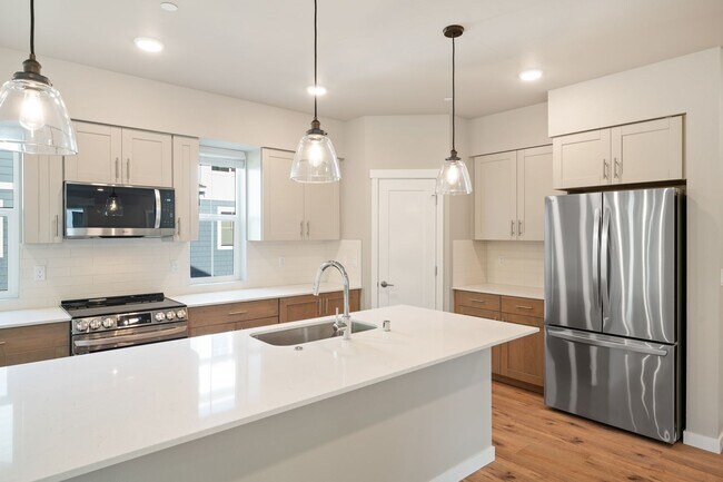 Building Photo - NEW Bothell Townhome | 4 Bedroom | $3,900