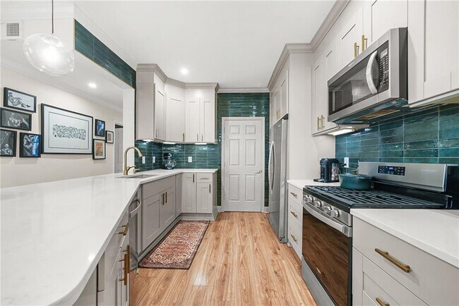 Building Photo - 815 McGill Park Ave NE