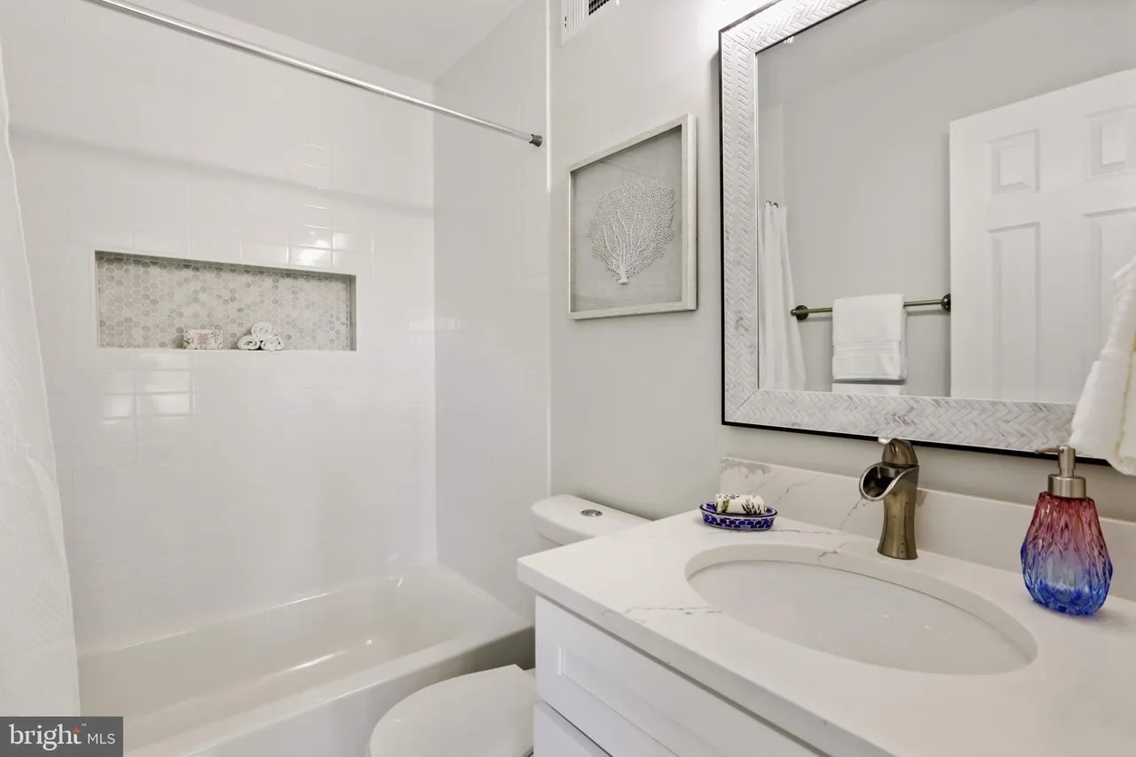 2nd Full Bath - 1236 Vintage Pl