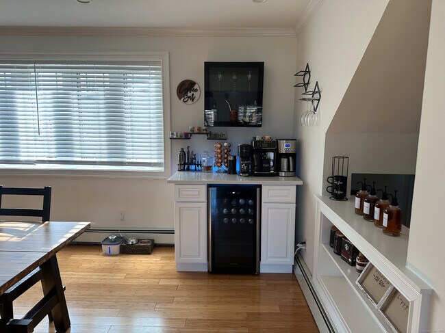 Building Photo - 72 Carson Ave