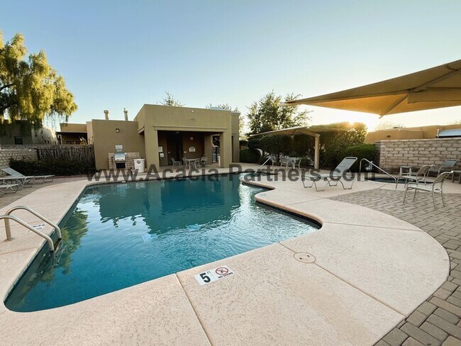 Building Photo - Three bedroom home in Barrio Central