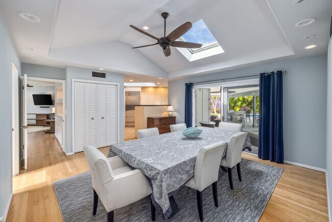 Building Photo - Private Beach Access, Pool, AC, Kailuana Loop