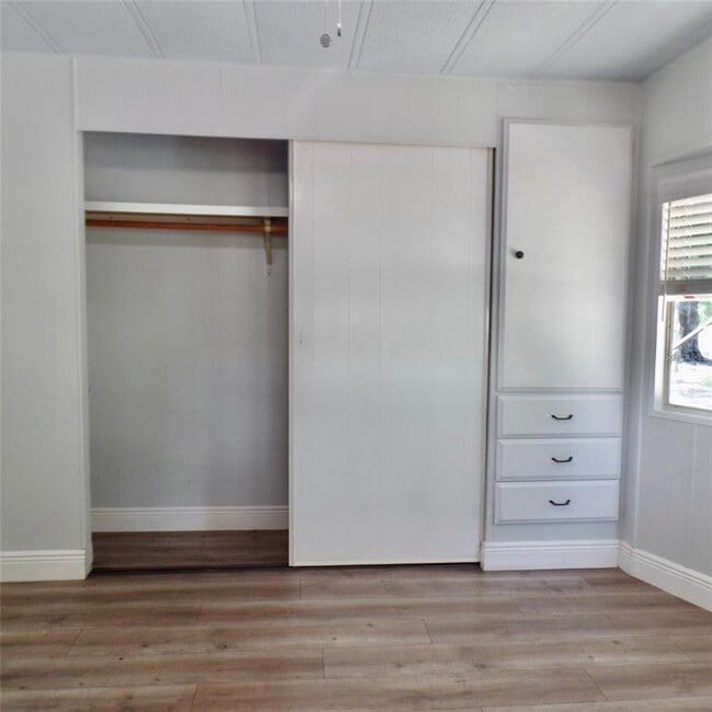 Building Photo - 4637 Fox Ridge Blvd