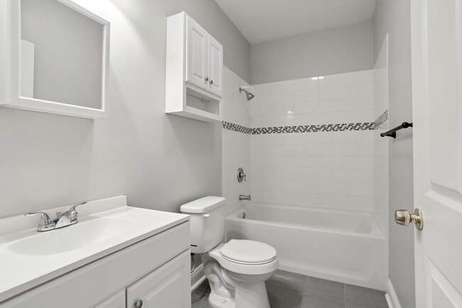 Building Photo - 316 N Miro St