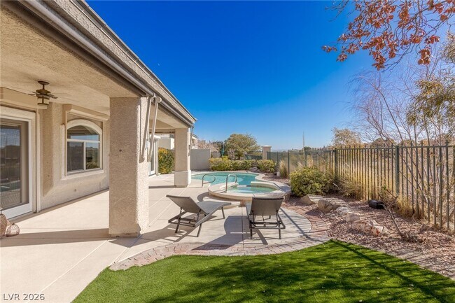 Building Photo - 9421 Queen Charlotte Dr