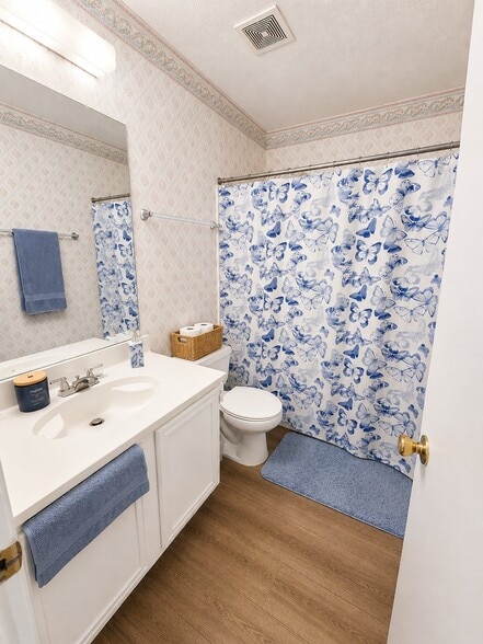 Building Photo - 1717 Shady Creek Dr