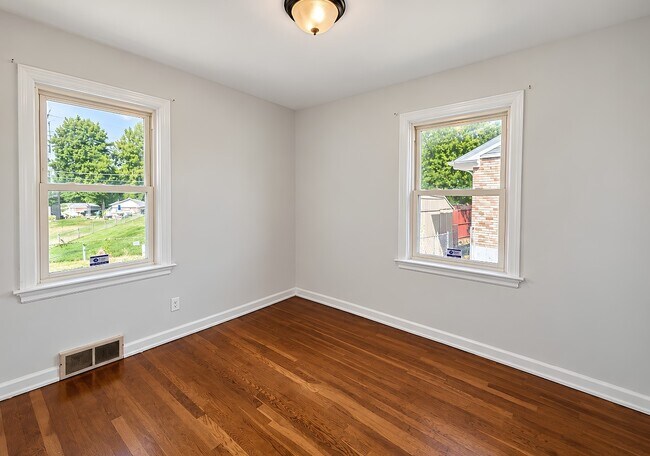 Building Photo - 1277 Waldorf Dr