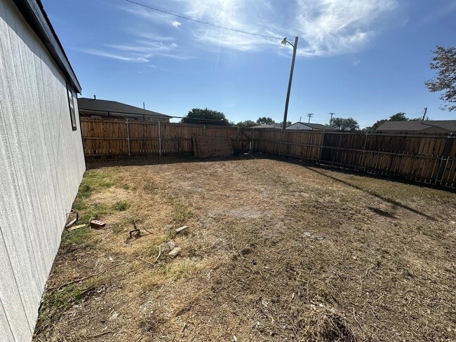 Building Photo - 1400 Nix St