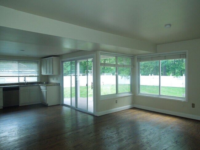 Building Photo - 7 Biscayne Pl