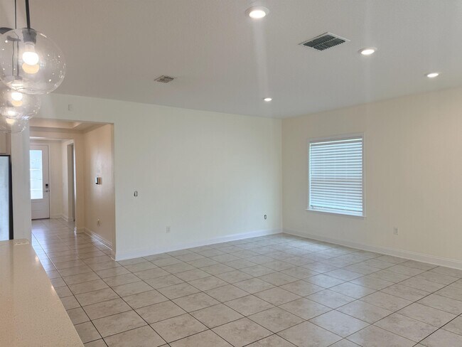 Building Photo - 32 Olivine Ct