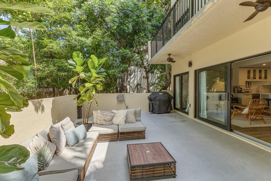 Building Photo - 2400 Brickell Ave