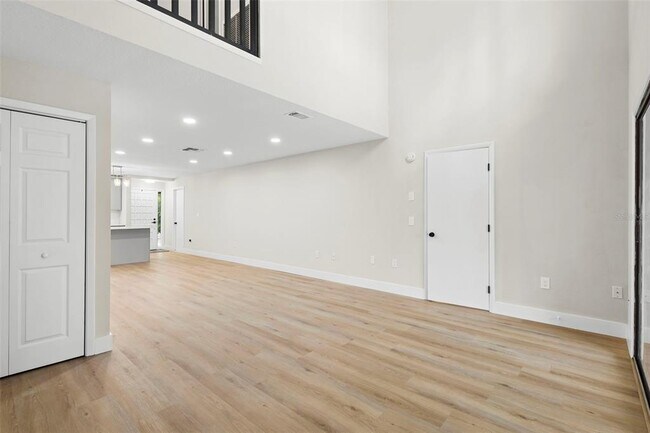 Building Photo - 805 N Clake Ave