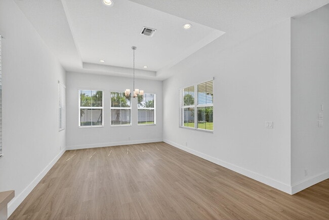 Building Photo - 9288 Crestview Cir