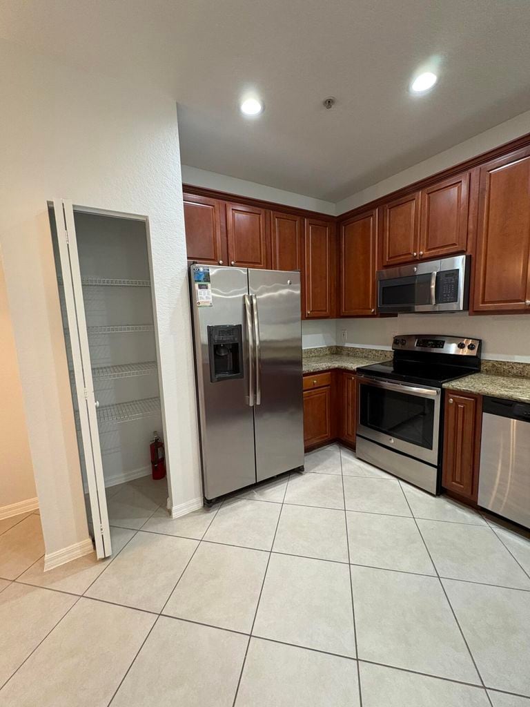 Building Photo - 129 E Bay Cedar Cir