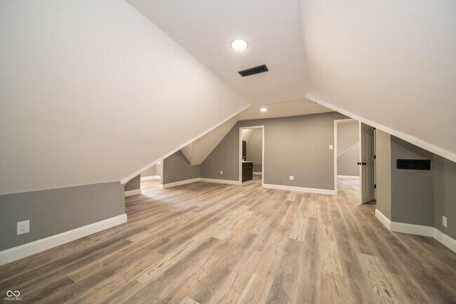 Building Photo - 817 W 5th St