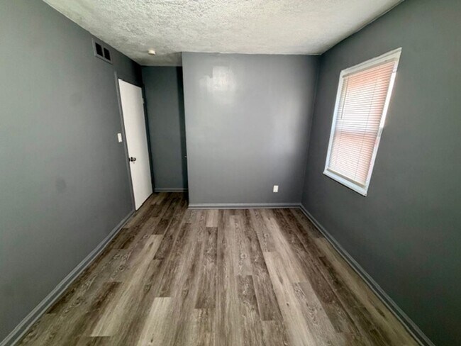 Building Photo - Beautiful 3 Bedroom 1 Bath Home For Lease