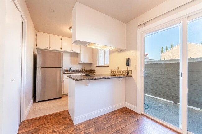 Building Photo - Move-In Ready 1-Bedroom Condo Cobblestone Glen SEE VIDEO