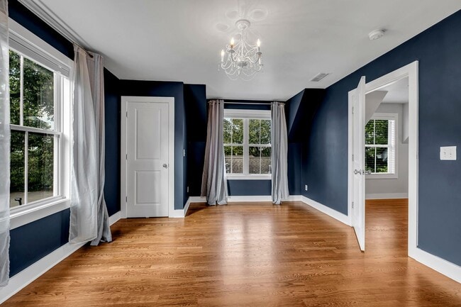 Building Photo - Great price for a huge house! CHARMING Syl...
