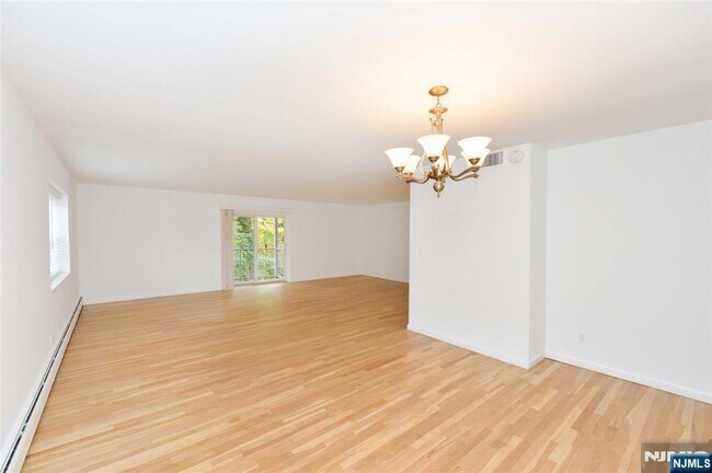 Building Photo - 20-30-30 Ridge Rd