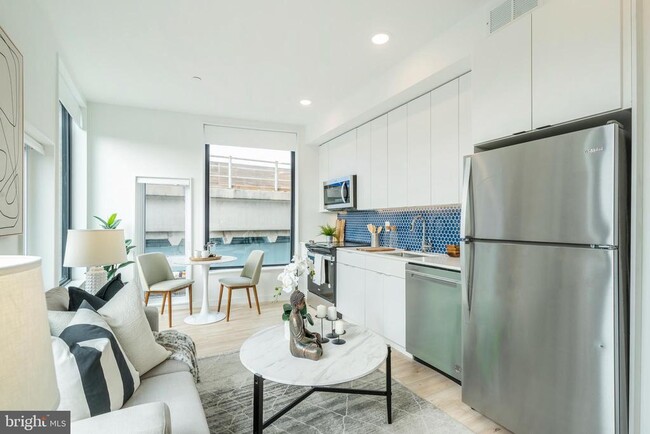 Building Photo - 1131-39 N Front St