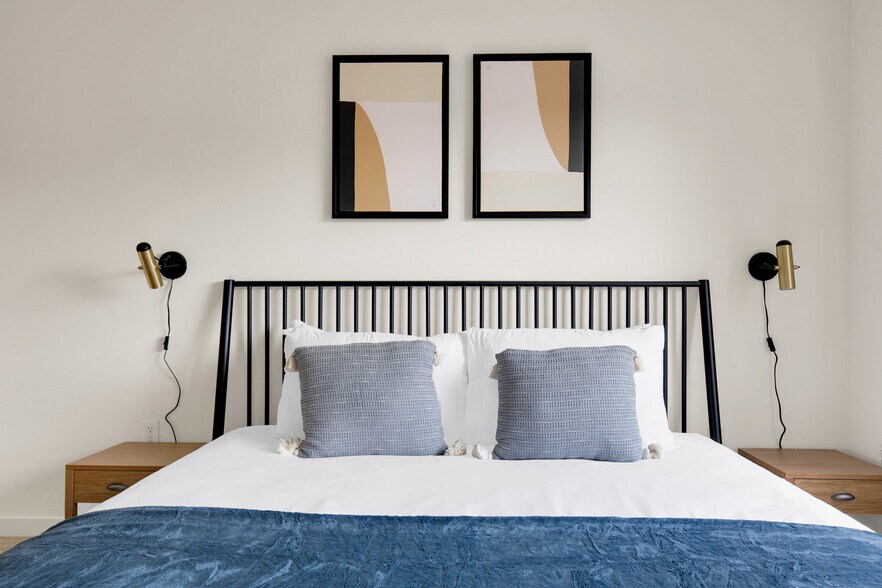 Building Photo - 10410 NE 2nd St