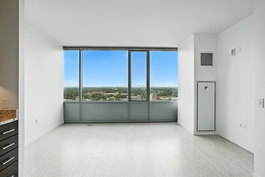 Building Photo - 155 Forest Ave