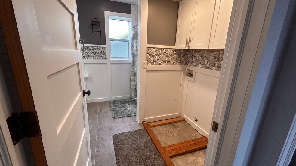 Building Photo - 1611 W 600 N