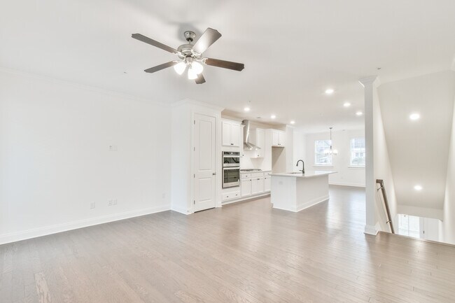 Building Photo - 6528 Beacon Dr