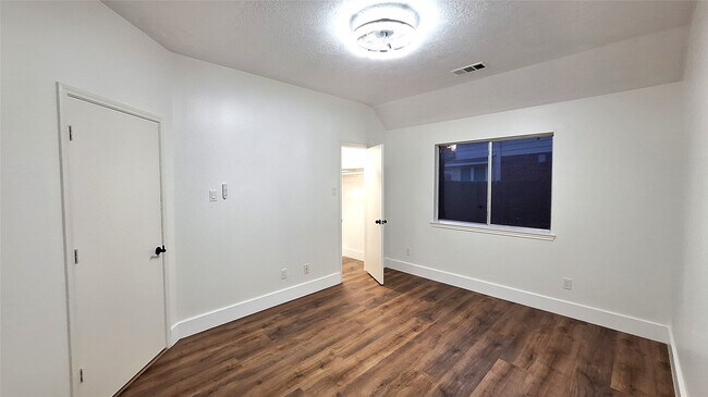 Building Photo - 17122 Canterbury Green Ct