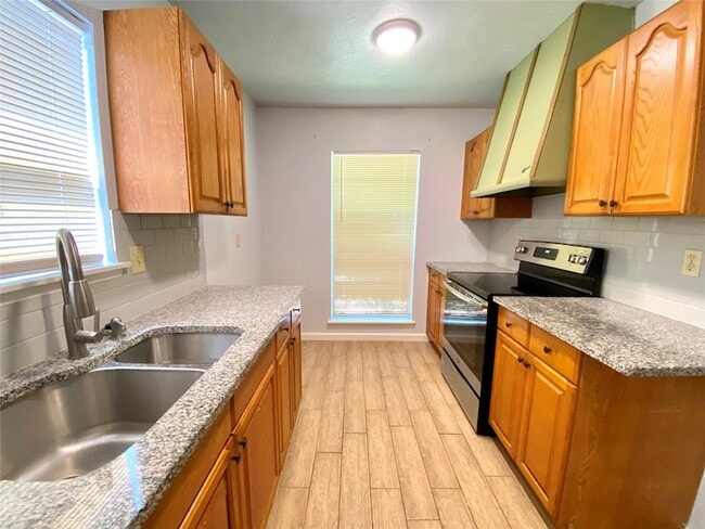 Building Photo - 1428 Big Bend Dr