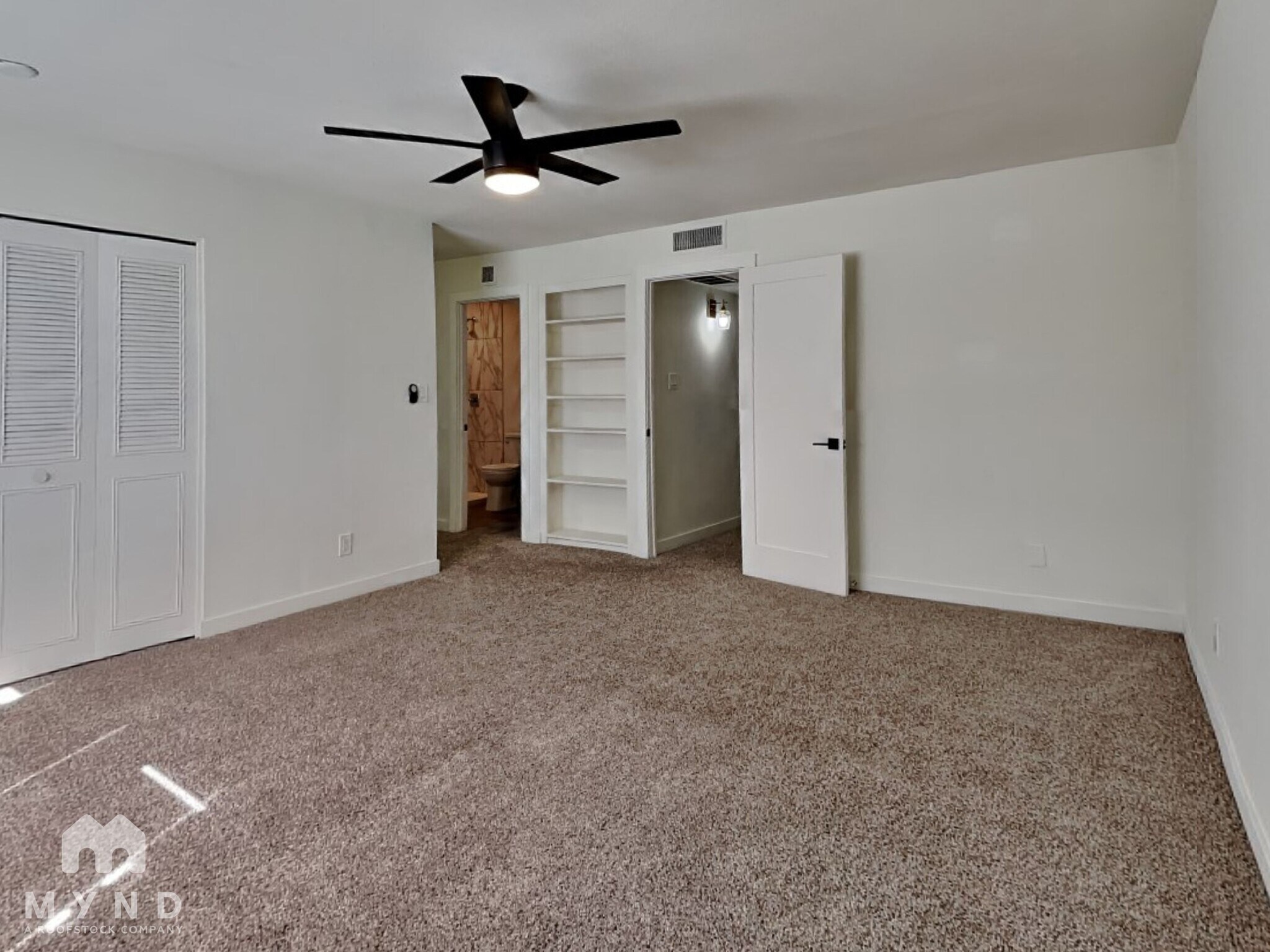 Building Photo - 4440 W Solano Dr N