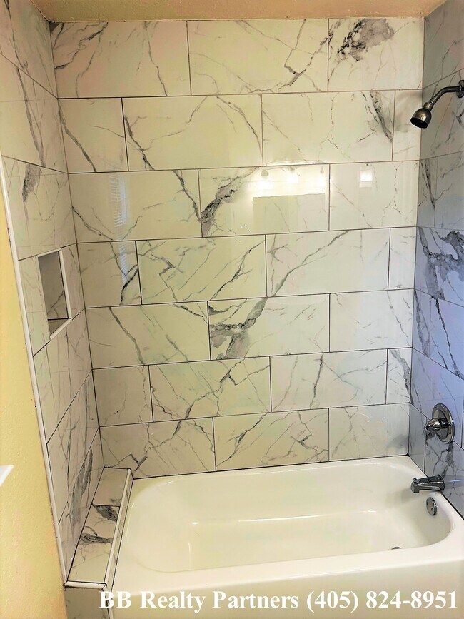 Building Photo - 4533 E 5th Pl