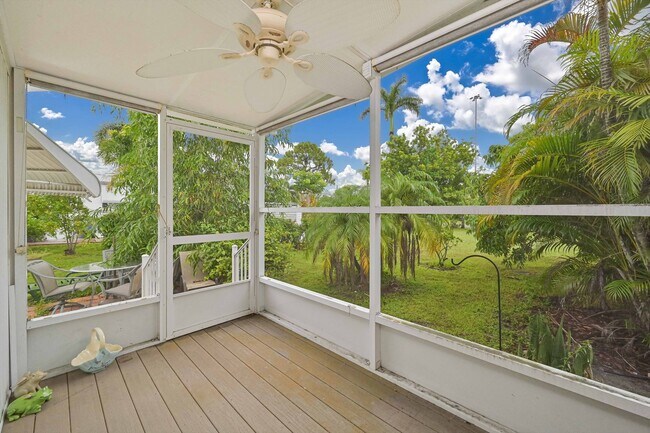 Building Photo - NOW AVAILABLE - 1/1 Manufactured Home in Estero!