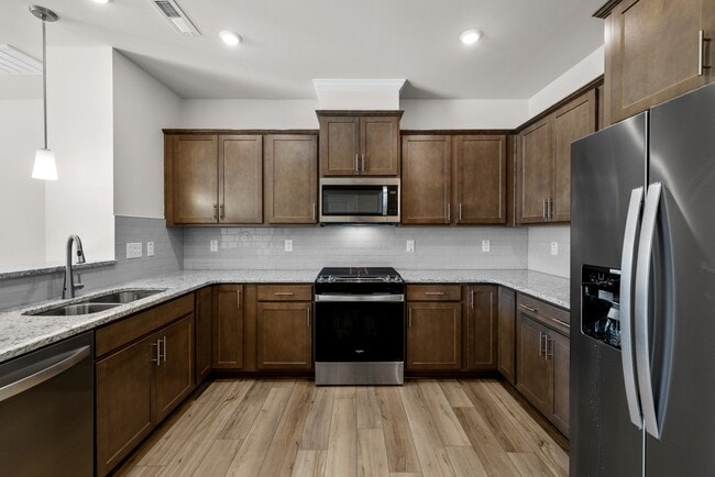 Building Photo - 5615 Edessa Ave
