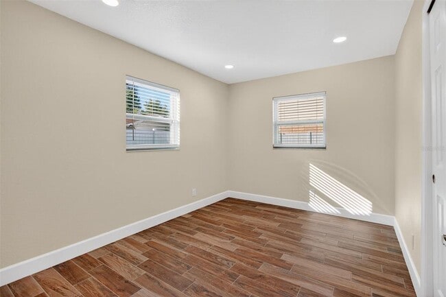 Building Photo - 3117 W La Salle St