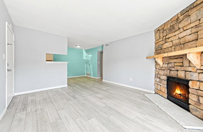 Building Photo - $1,770.95 - 2 Bed, 2 Bath Updated Condo in Denver with In Unit Laundry and Community Amenities!
