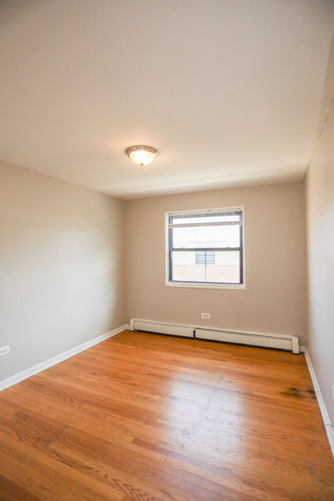 Building Photo - 1660 W Pratt Blvd