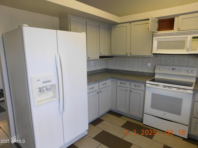 Building Photo - 10100 N 89th Ave