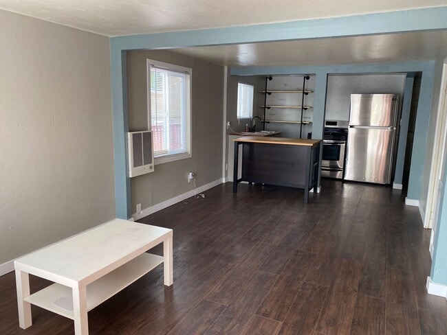 Building Photo - Little cottage nestled in a street surroun...