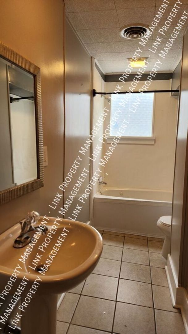 Building Photo - Charming Fully Renovated 4-Bedroom Home in...