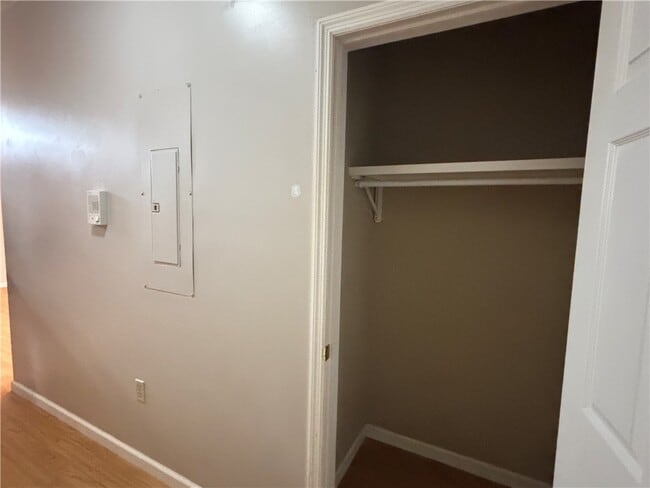 Building Photo - 16 Clifton St